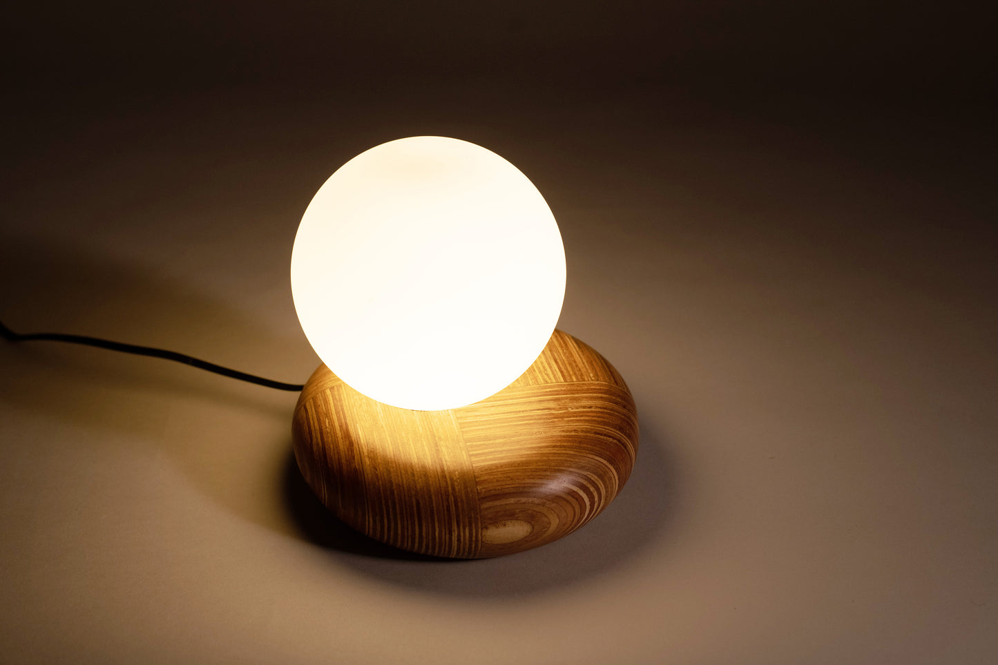 Pebble table lamp
