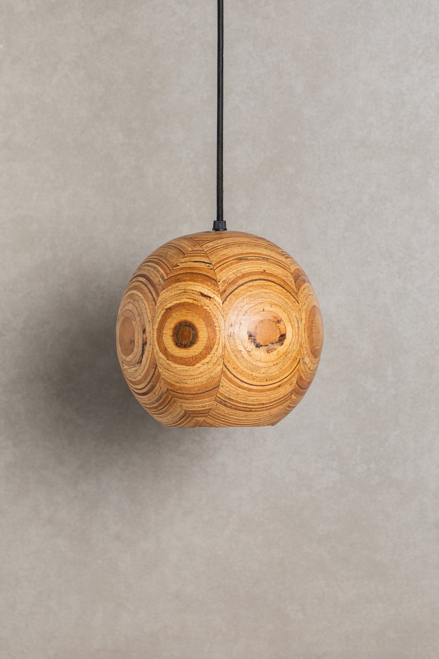 Round table lamp