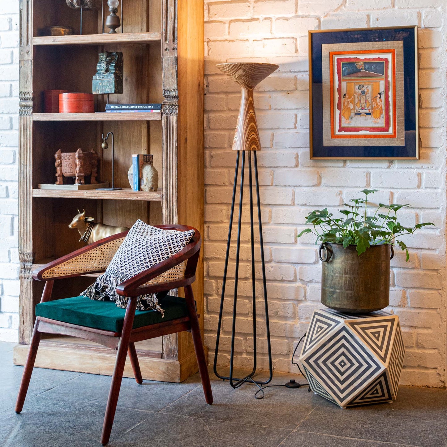 Hourglass floor lamp